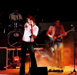 la Stella Rossa del Kinotto in concerto. Sullo stage Jesus e Drugo